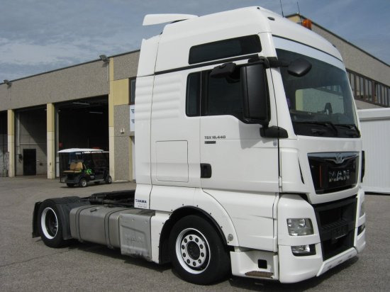 MAN TGX 18.440 XXL Low Deck, Retarder, Standklima, Euro 6, - Vlačilec: slika 3 MAN TGX 18.440 XXL Low Deck, Retarder, Standklima, Euro 6, - Vlačilec: slika 3