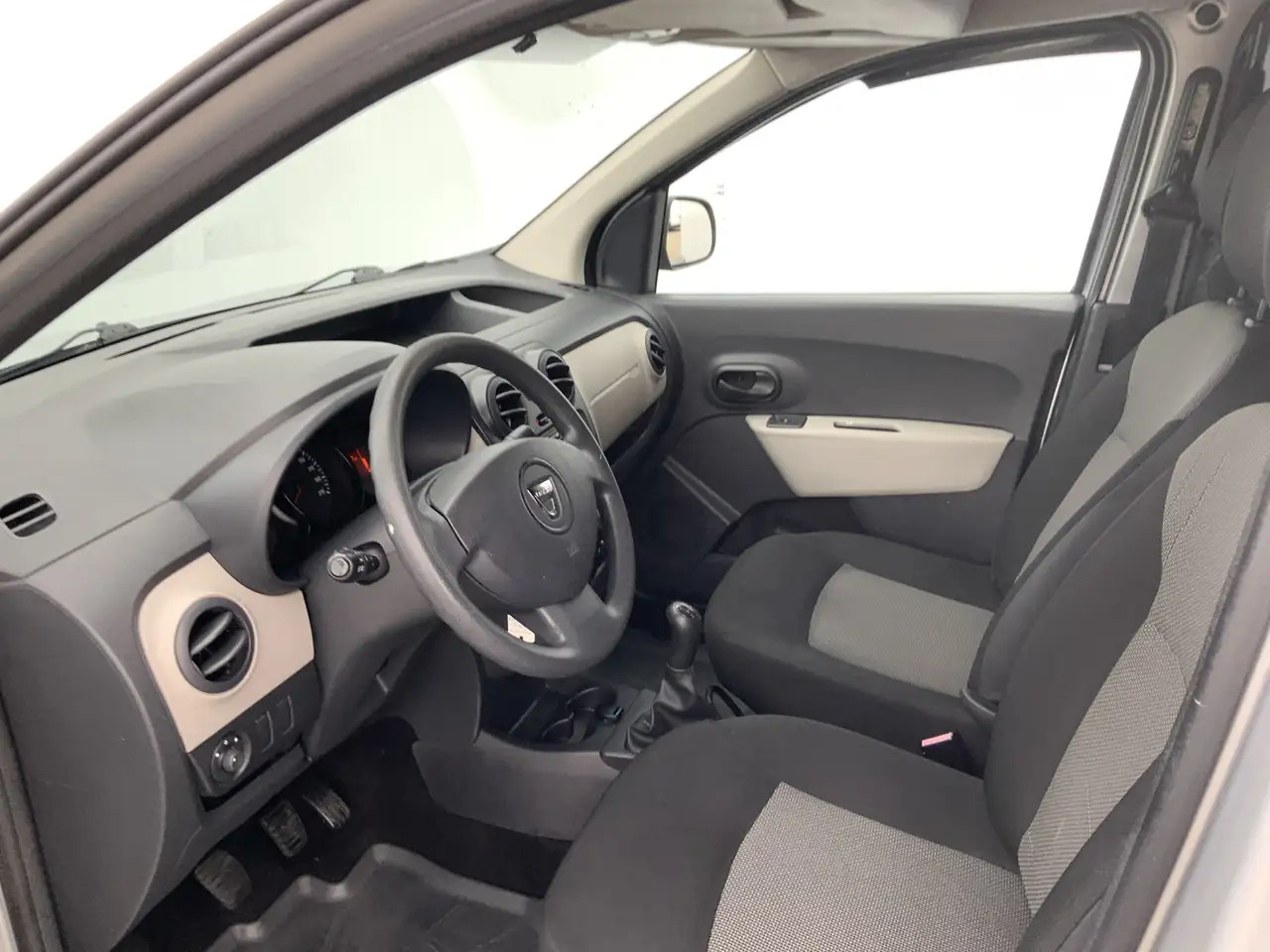 Dacia Dokker 1.5 dCi 75 Ambiance Airco Alu Velg Trekhaak 1200 k - Mali kombi: slika 5 Dacia Dokker 1.5 dCi 75 Ambiance Airco Alu Velg Trekhaak 1200 k - Mali kombi: slika 5