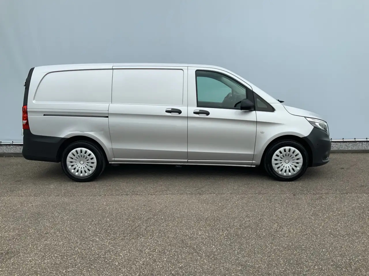 Mercedes-Benz Vito 119 CDI Lang Automaat Airco Cruise Trekhaak 2500 k - Drugi stroj: slika 3 Mercedes-Benz Vito 119 CDI Lang Automaat Airco Cruise Trekhaak 2500 k - Drugi stroj: slika 3