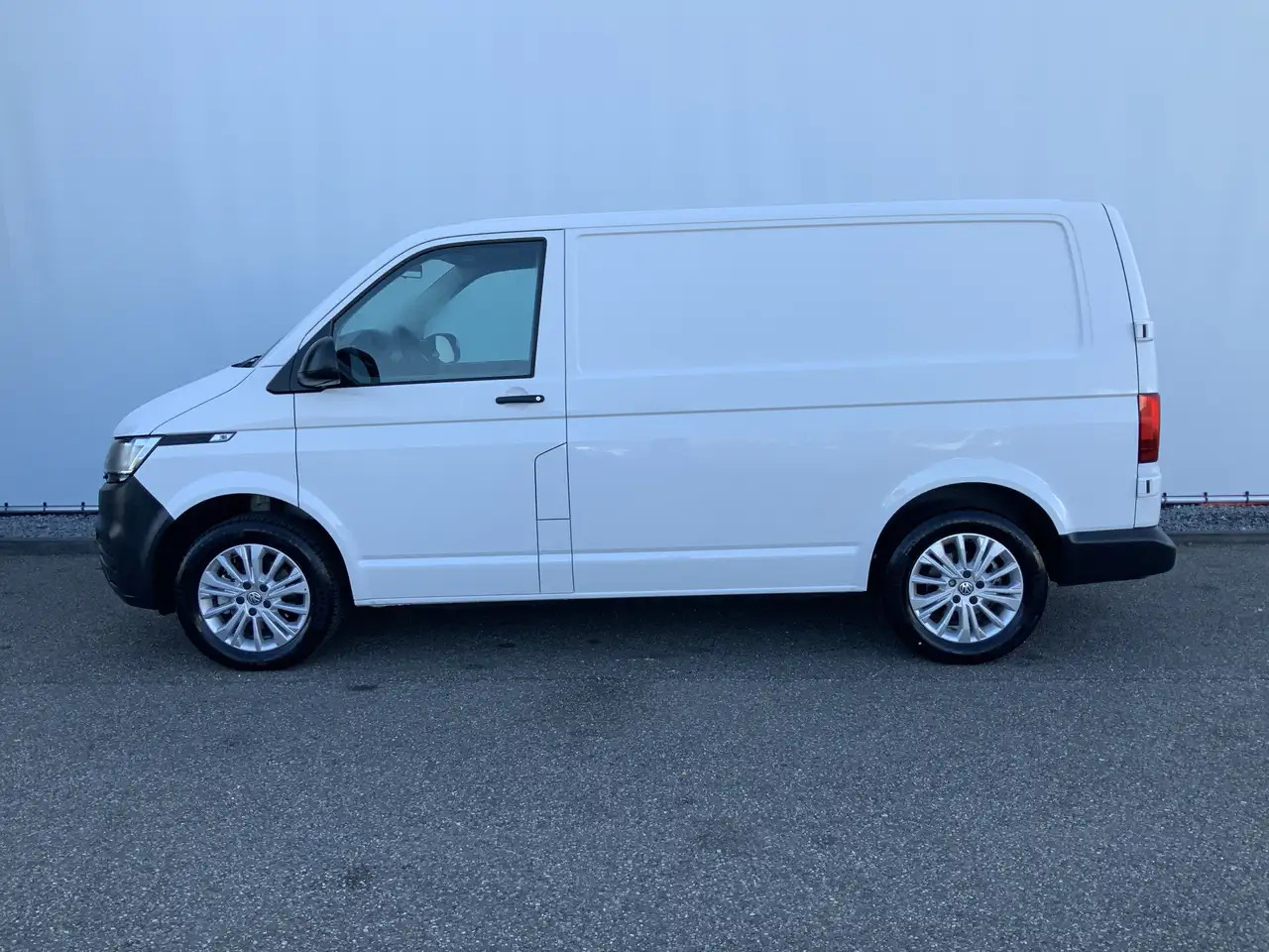 Volkswagen T6.1 Transporter 2.0 TDI L1H1 26 Economy Business Airco Cruise 3 Zi - Drugi stroj: slika 3 Volkswagen T6.1 Transporter 2.0 TDI L1H1 26 Economy Business Airco Cruise 3 Zi - Drugi stroj: slika 3