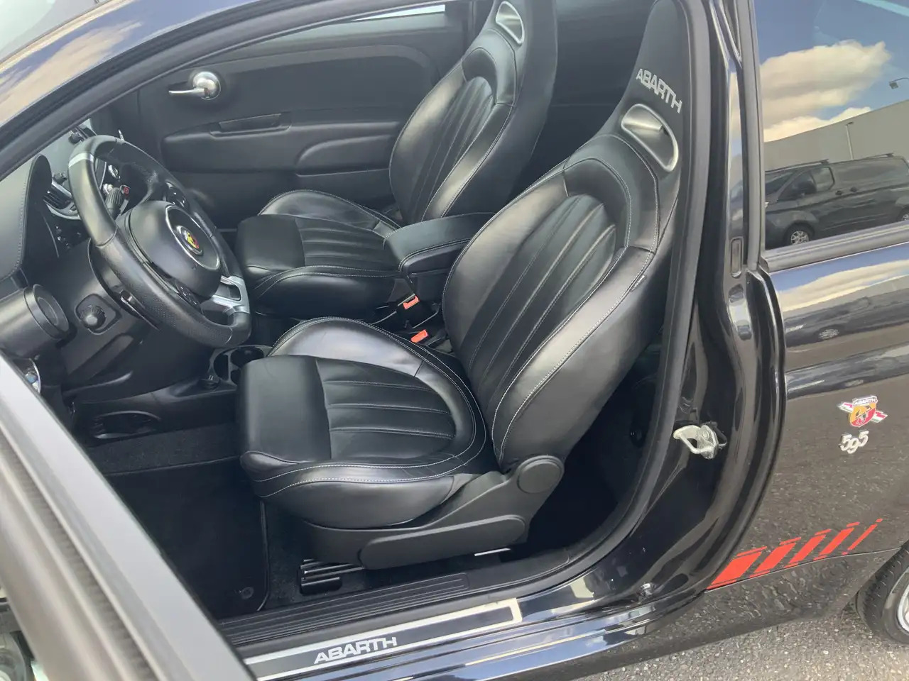 Fiat 500C Abarth 1.4 T-Jet 595 Automaat Euro 6 - Kabriolet: slika 5 Fiat 500C Abarth 1.4 T-Jet 595 Automaat Euro 6 - Kabriolet: slika 5