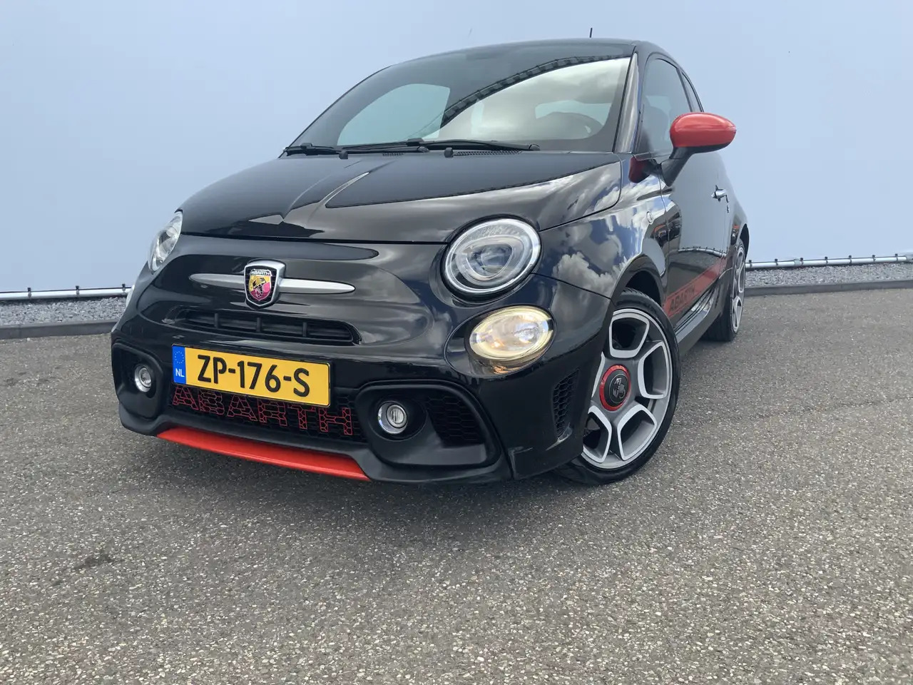 Fiat 500C Abarth 1.4 T-Jet 595 Automaat Euro 6 - Avtomobil: slika 2 Fiat 500C Abarth 1.4 T-Jet 595 Automaat Euro 6 - Avtomobil: slika 2