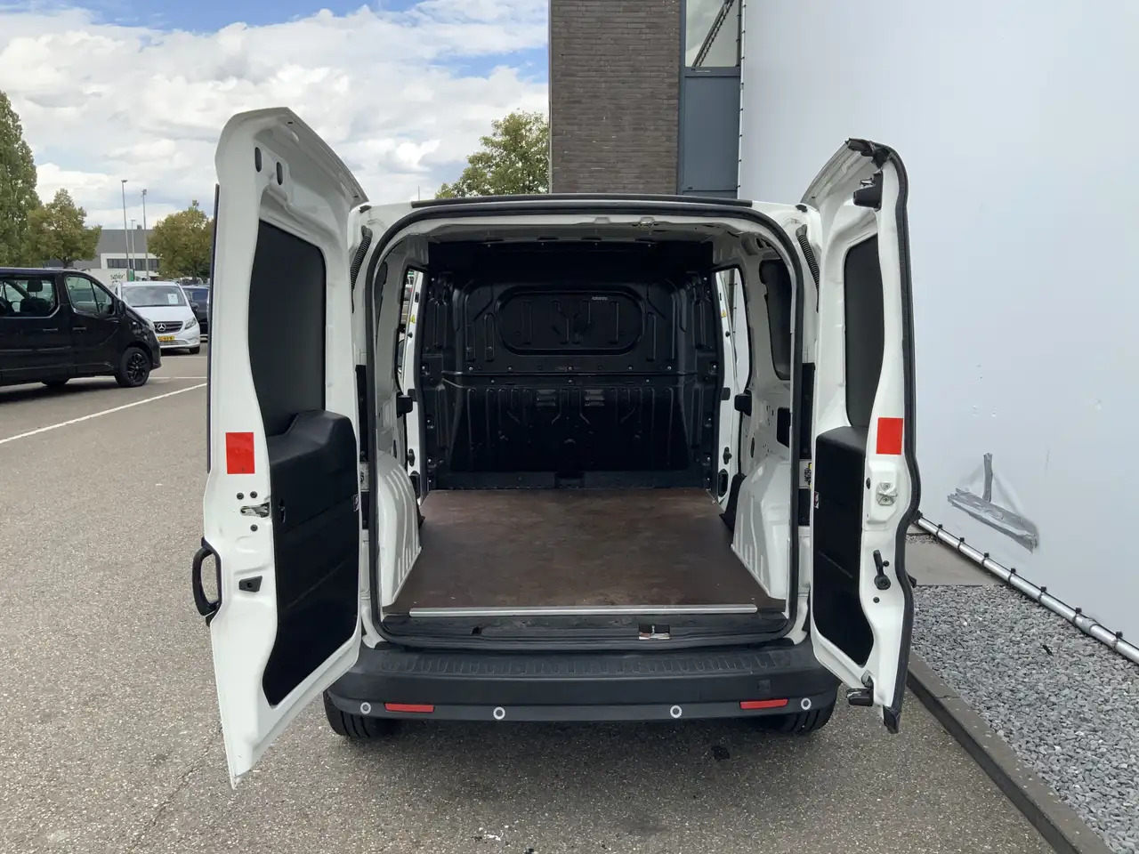 Fiat Doblo Cargo 1.4 L2H1 Maxi Dub Schuifdeuren Euro 6. Benzi - Mali kombi: slika 5 Fiat Doblo Cargo 1.4 L2H1 Maxi Dub Schuifdeuren Euro 6. Benzi - Mali kombi: slika 5