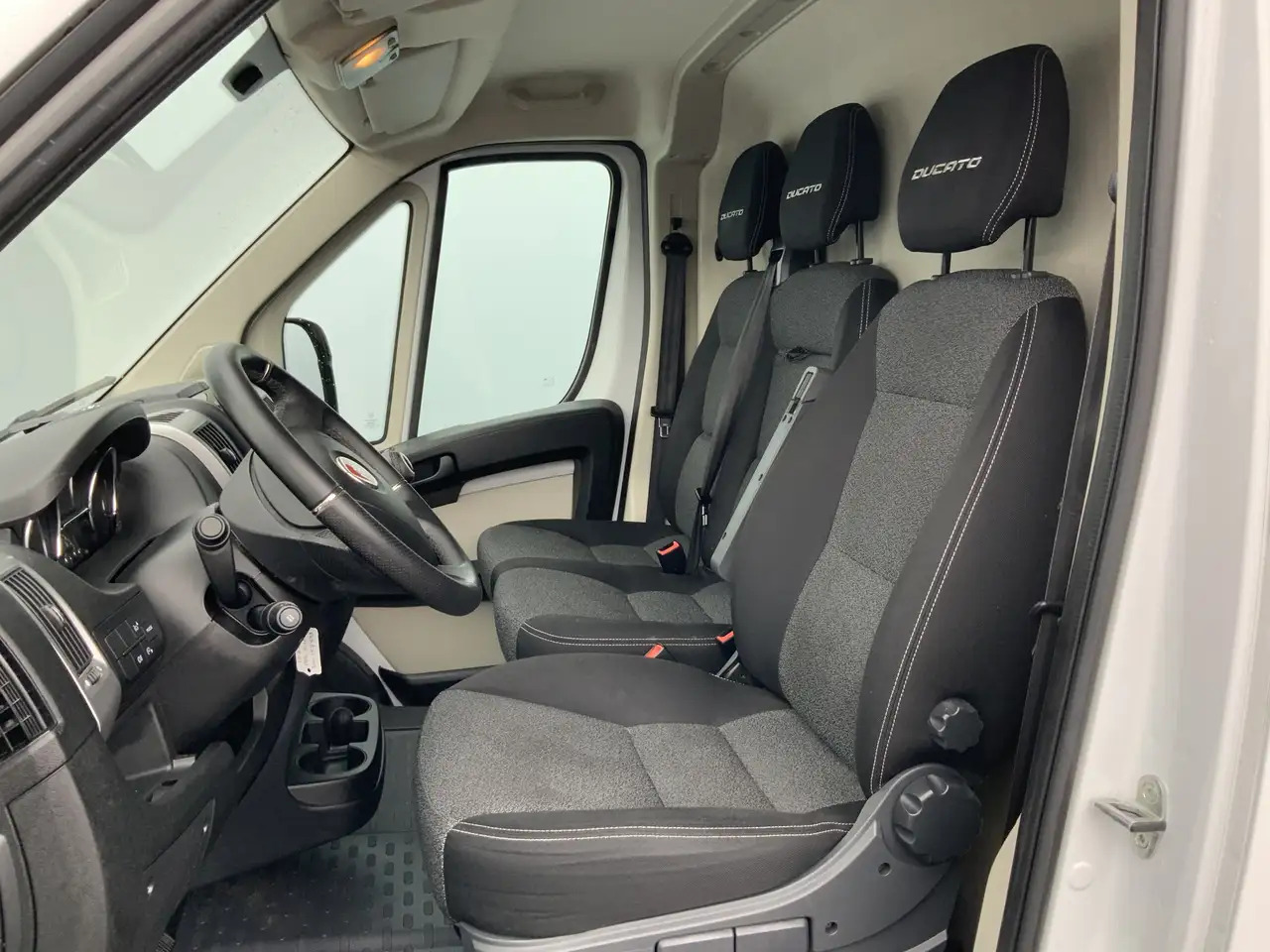 Fiat Ducato 35H 2.3 MultiJet L3H2 Maxi Airco Cruise Navi 3 Zit - Furgon: slika 5 Fiat Ducato 35H 2.3 MultiJet L3H2 Maxi Airco Cruise Navi 3 Zit - Furgon: slika 5