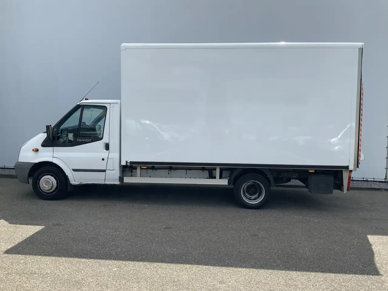 Ford Transit 350L 2.4 TDCI MARGE !!bak&Laadklep &Zijdeur Airco - Dostavno vozilo z zabojnikom: slika 3 Ford Transit 350L 2.4 TDCI MARGE !!bak&Laadklep &Zijdeur Airco - Dostavno vozilo z zabojnikom: slika 3