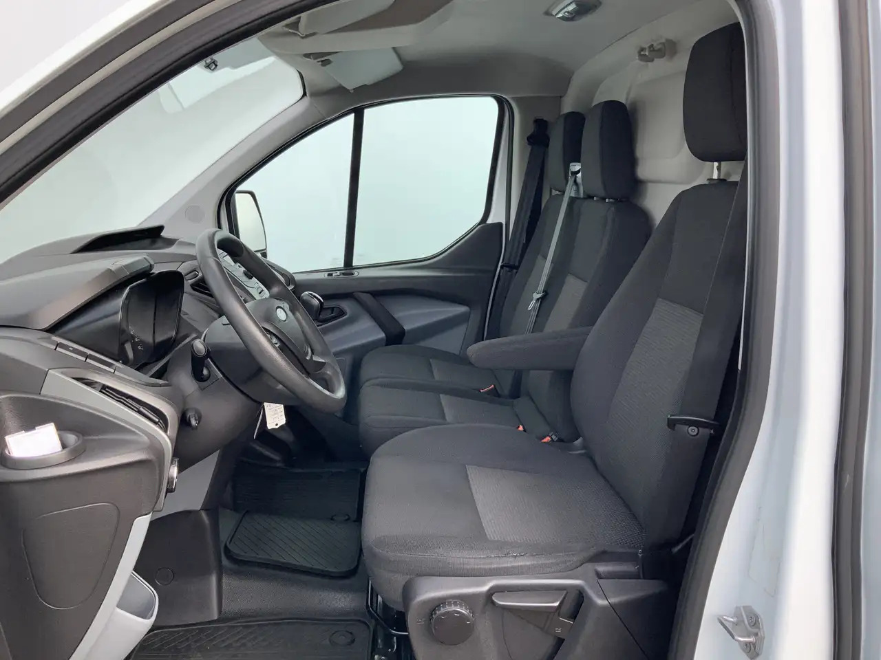 Ford Transit Custom 270 2.2 TDCI L1H1 Economy Edition Airco Cruise 3 Z - Furgon: slika 4 Ford Transit Custom 270 2.2 TDCI L1H1 Economy Edition Airco Cruise 3 Z - Furgon: slika 4