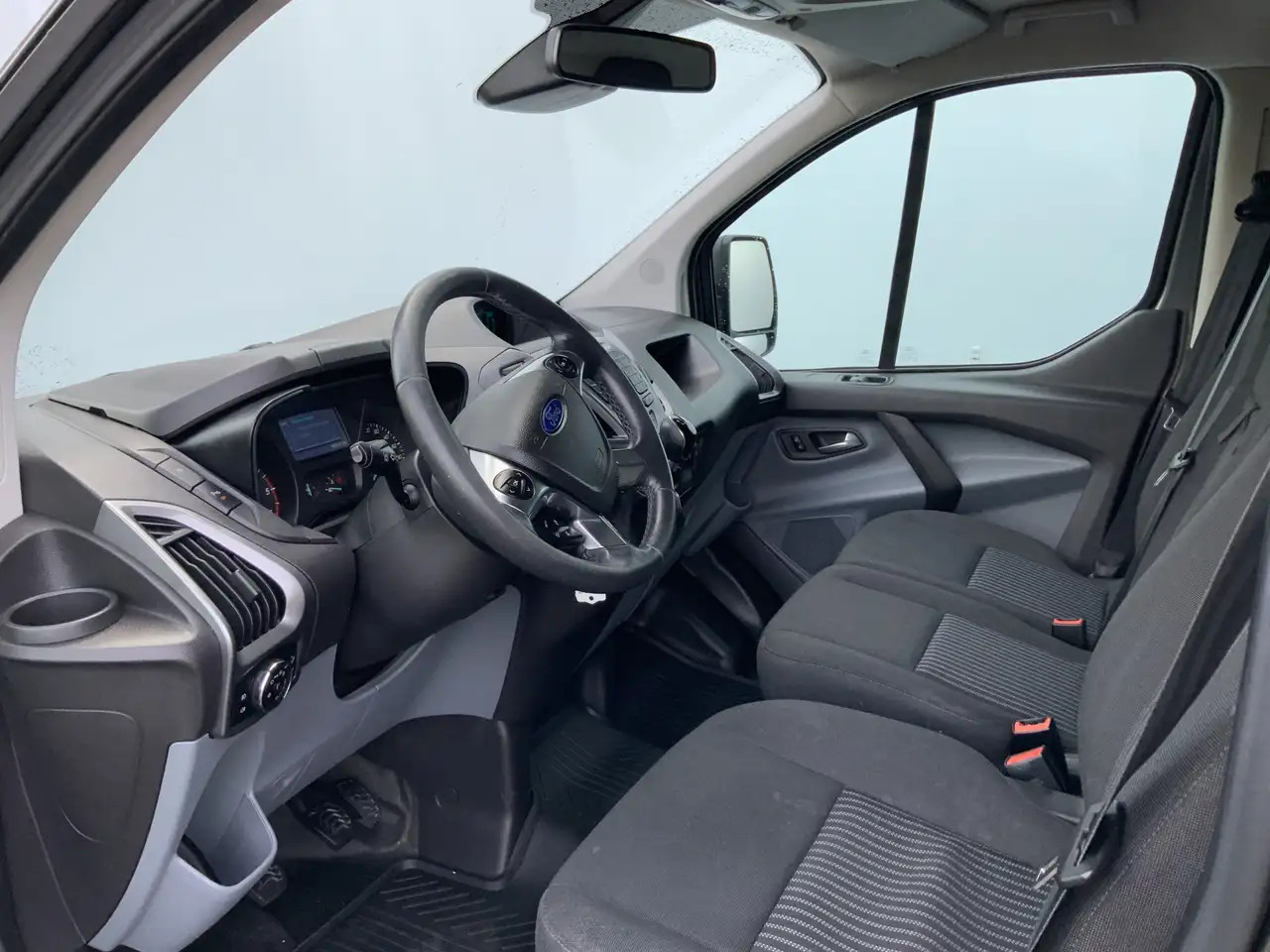 Ford Transit Custom 270 2.2 TDCI L1H1 Trend Airco Camera Cruise Dakdra - Furgon: slika 5 Ford Transit Custom 270 2.2 TDCI L1H1 Trend Airco Camera Cruise Dakdra - Furgon: slika 5