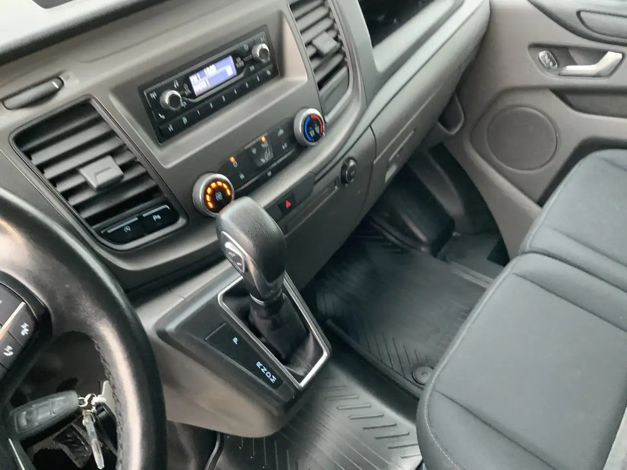 Ford Transit Custom 280 2.0 TDCI L1H1 Automaat Dub Schuifdeur Side Bar - Furgon: slika 5 Ford Transit Custom 280 2.0 TDCI L1H1 Automaat Dub Schuifdeur Side Bar - Furgon: slika 5