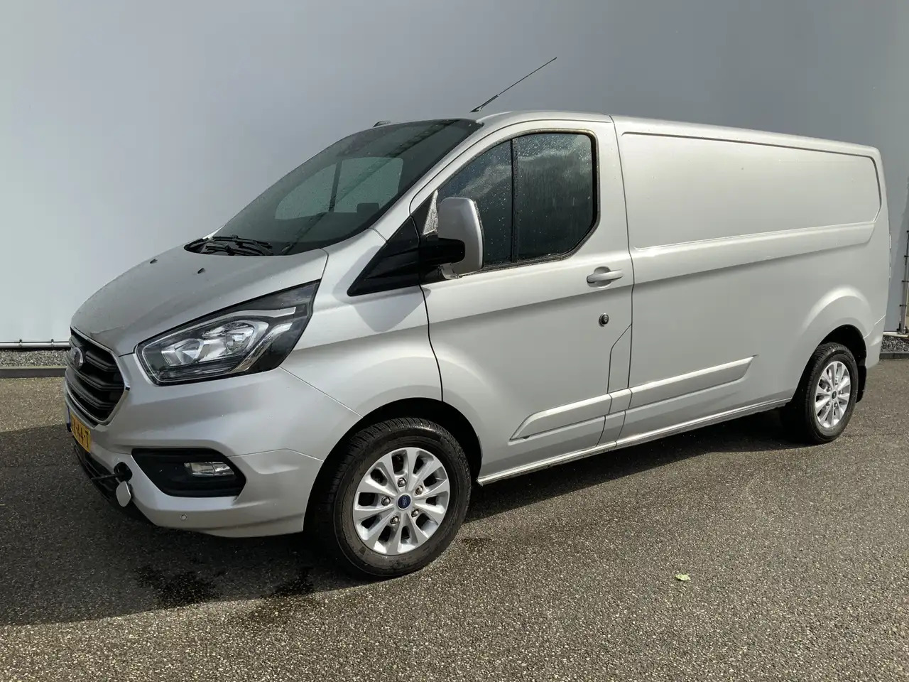 Ford Transit Custom 300 2.0 TDCI (MOTOR DEFECT!!) L2H2 Airco Navi 3 Zi - Furgon: slika 1 Ford Transit Custom 300 2.0 TDCI (MOTOR DEFECT!!) L2H2 Airco Navi 3 Zi - Furgon: slika 1
