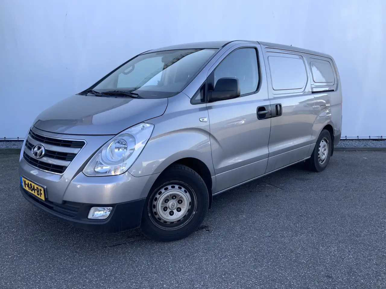 Hyundai H 300 2.5 CRDi Dynamic Airco 3 Zits Euro 6 Euro 6 - Furgon: slika 1 Hyundai H 300 2.5 CRDi Dynamic Airco 3 Zits Euro 6 Euro 6 - Furgon: slika 1