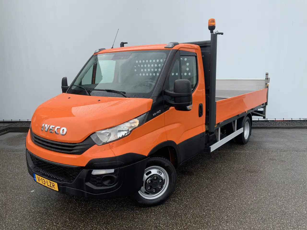 Iveco Daily 35C14 2.3 375 Pick Up & LaadLift Airco Navi Trekha - Dostavno vozilo s kesonom: slika 1 Iveco Daily 35C14 2.3 375 Pick Up & LaadLift Airco Navi Trekha - Dostavno vozilo s kesonom: slika 1