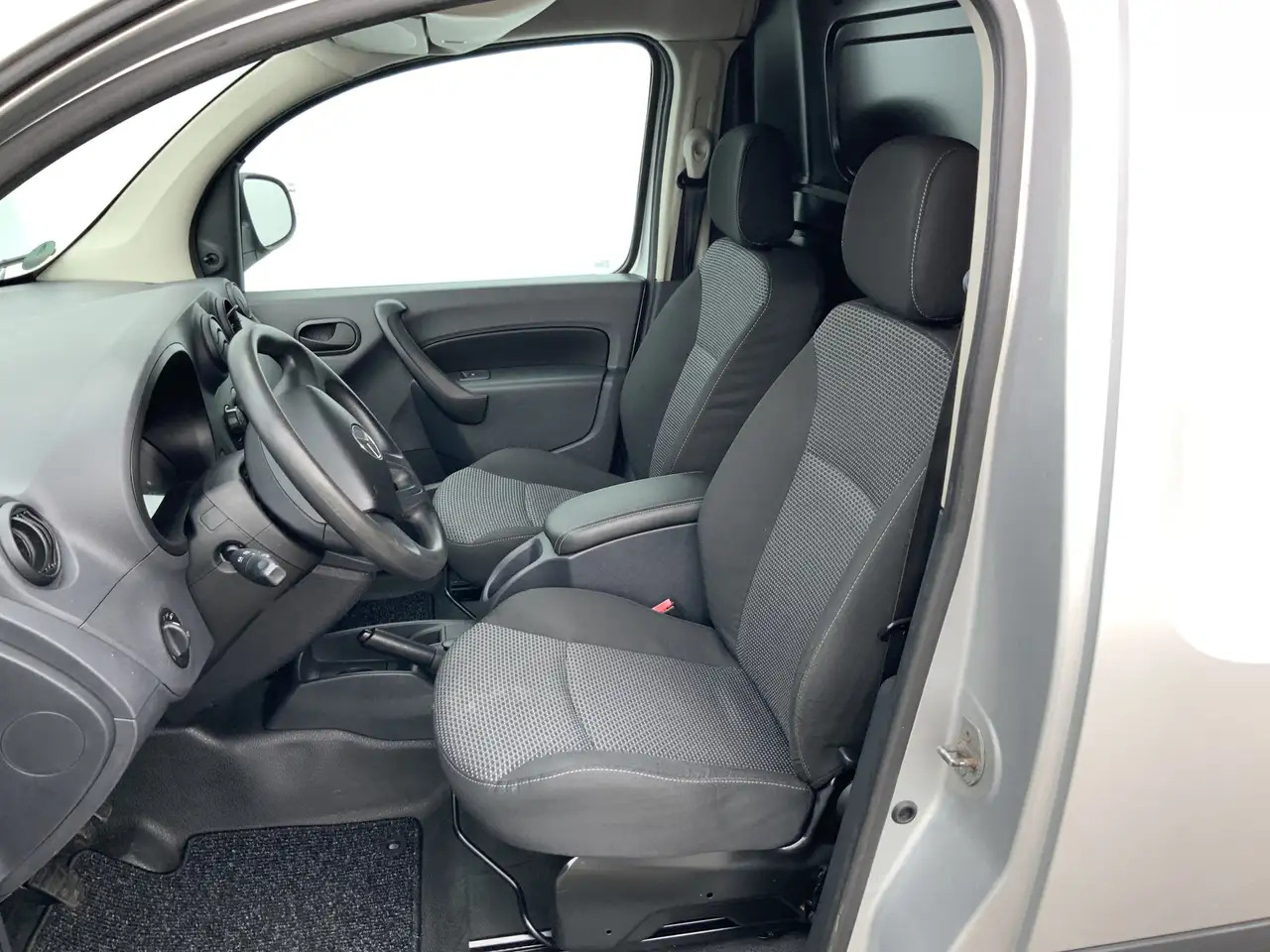 Mercedes-Benz Citan 109 CDI BlueEFFICIENCY Business Ambition Airco Tre - Mali kombi: slika 4 Mercedes-Benz Citan 109 CDI BlueEFFICIENCY Business Ambition Airco Tre - Mali kombi: slika 4