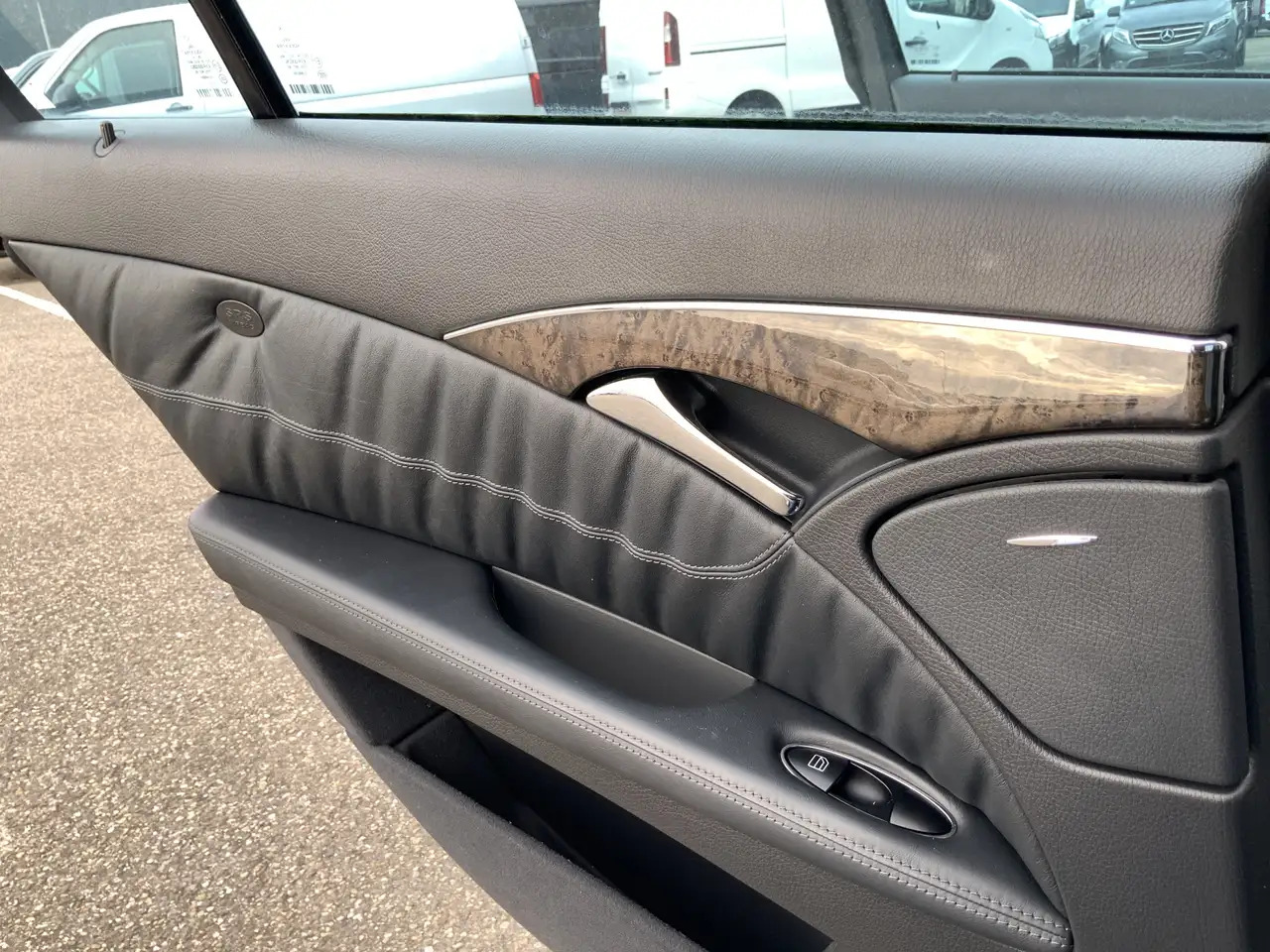 Mercedes-Benz E 500 Combi V8 Elegance 4-Matic airmatic,full option - Avtomobil: slika 5 Mercedes-Benz E 500 Combi V8 Elegance 4-Matic airmatic,full option - Avtomobil: slika 5