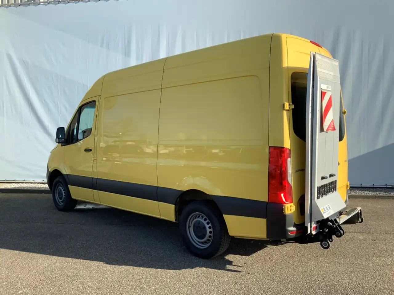 Mercedes-Benz Sprinter 314 2.2 CDI L2H2 & Laadklep& Afstandbediening Airc - Furgon: slika 4 Mercedes-Benz Sprinter 314 2.2 CDI L2H2 & Laadklep& Afstandbediening Airc - Furgon: slika 4