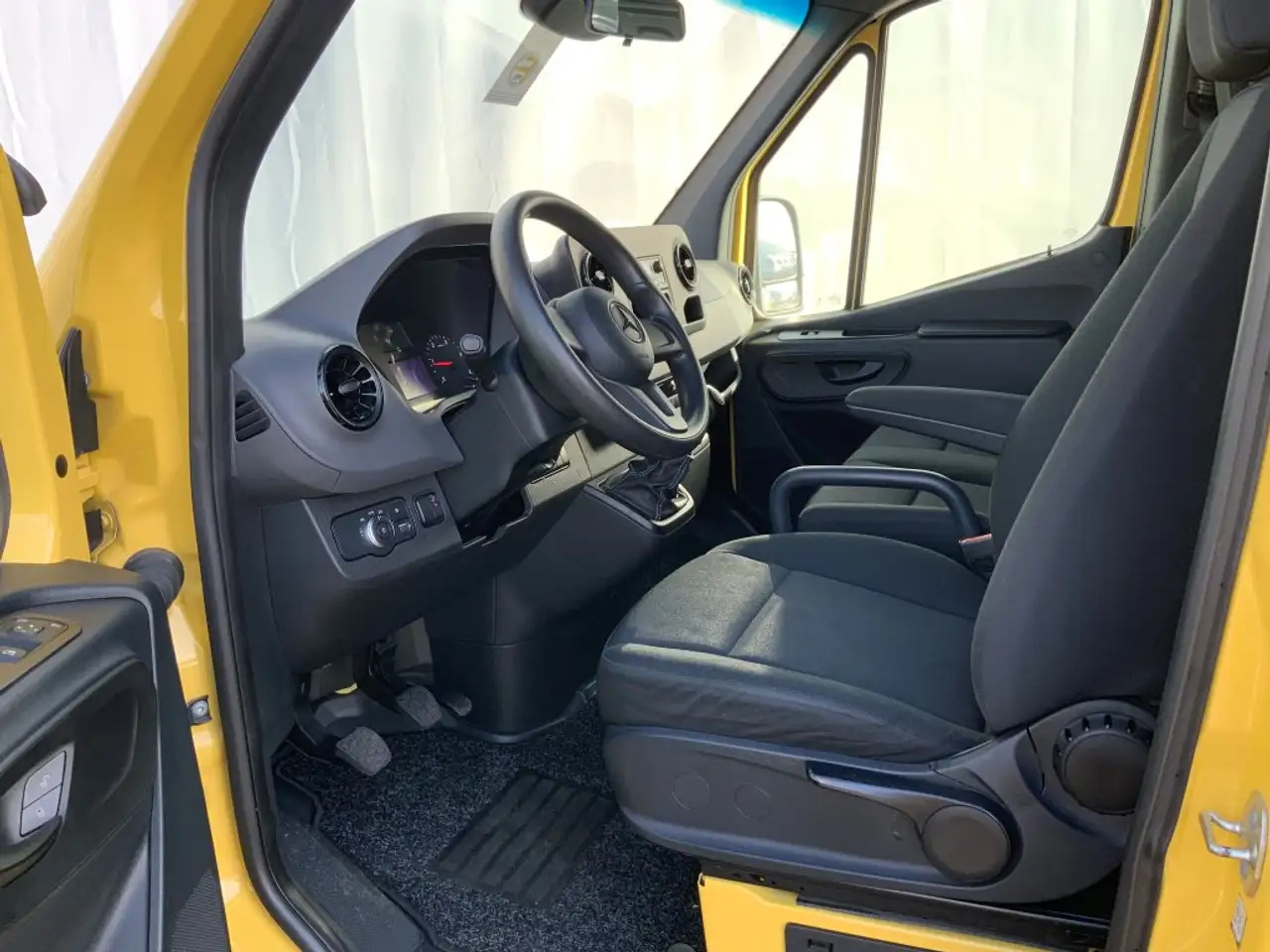 Mercedes-Benz Sprinter 314 2.2 CDI L2H2 & Laadklep& Afstandbediening Airc - Furgon: slika 5 Mercedes-Benz Sprinter 314 2.2 CDI L2H2 & Laadklep& Afstandbediening Airc - Furgon: slika 5