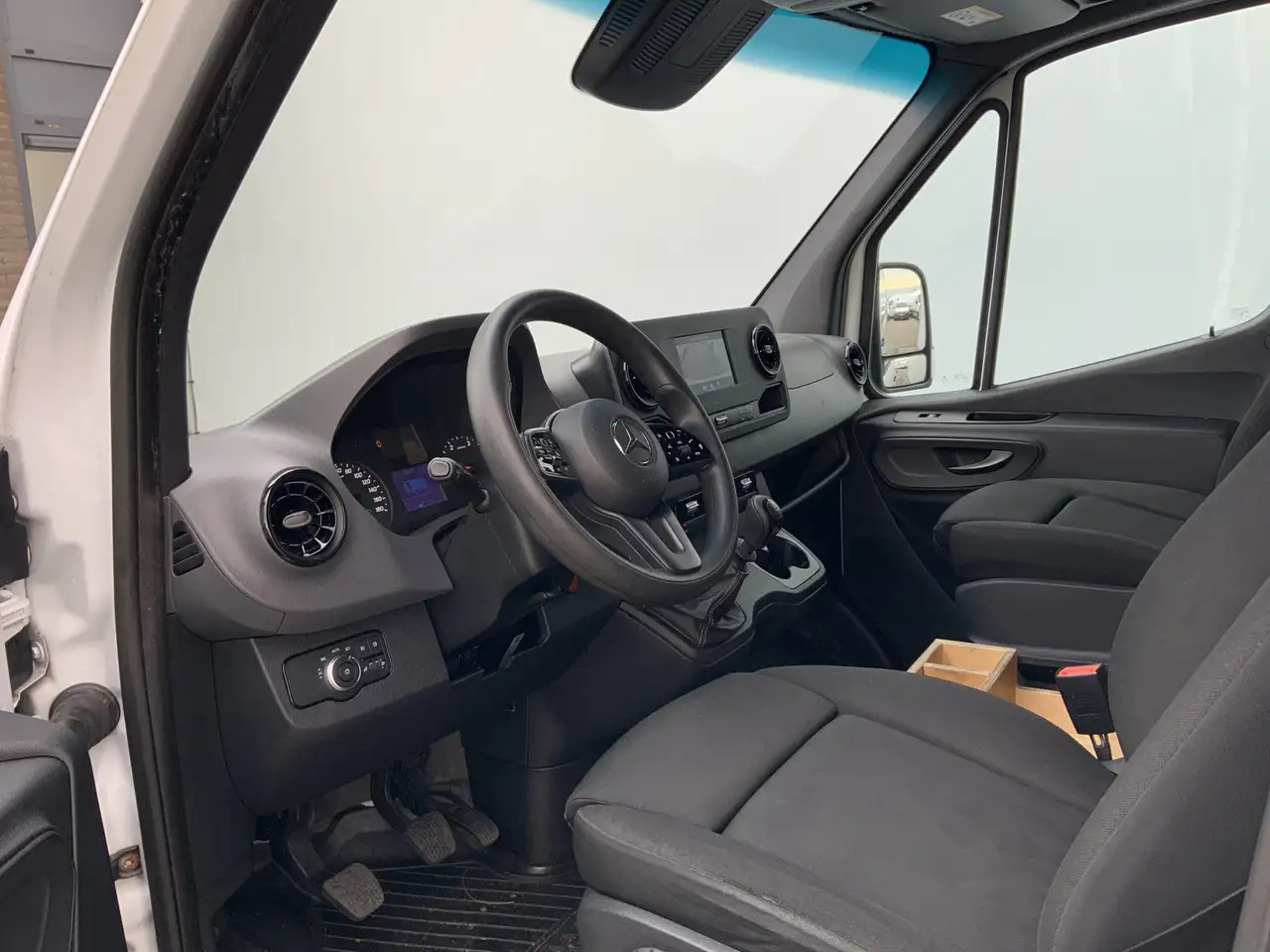 Mercedes-Benz Sprinter 316 2.2 CDI L2H2 Airco Cruise Camera Navi Trekhaak - Furgon: slika 4 Mercedes-Benz Sprinter 316 2.2 CDI L2H2 Airco Cruise Camera Navi Trekhaak - Furgon: slika 4