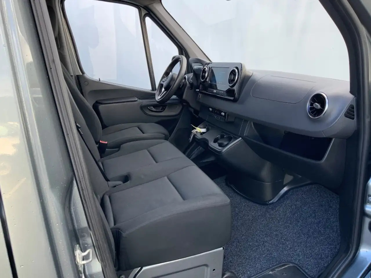 Furgon Mercedes-Benz Sprinter 319 3.0 CDI Autom.L2H2 Airco Cruise 3 Zits MBux 10: slika 7