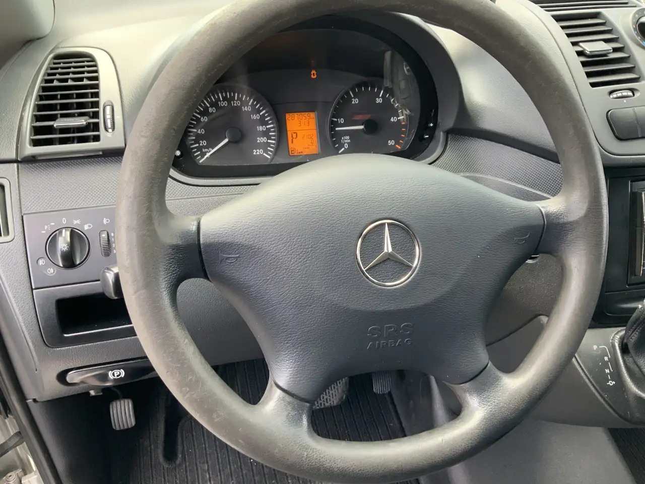 Mercedes-Benz Vito 122 CDI Automaat Koel Auto werkt 100 % 0.gr Airco - Hladilno vozilo: slika 4 Mercedes-Benz Vito 122 CDI Automaat Koel Auto werkt 100 % 0.gr Airco - Hladilno vozilo: slika 4