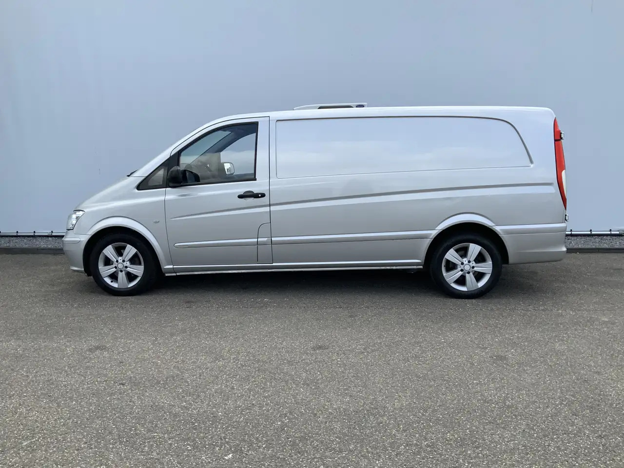 Mercedes-Benz Vito 122 CDI Automaat Koel Auto werkt 100 % 0.gr Airco - Hladilno vozilo: slika 3 Mercedes-Benz Vito 122 CDI Automaat Koel Auto werkt 100 % 0.gr Airco - Hladilno vozilo: slika 3