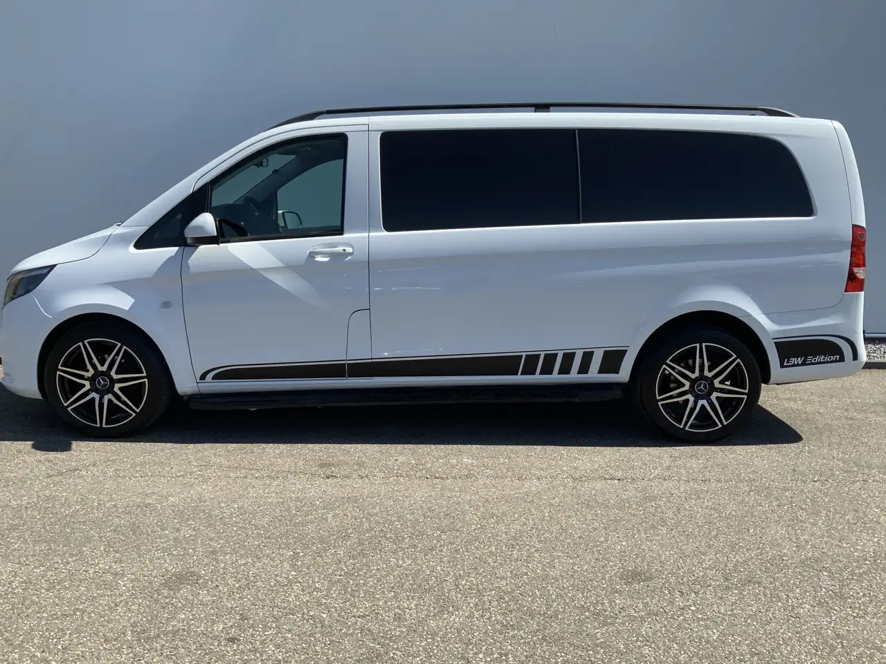 Mercedes-Benz Vito Tourer XL 114 CDI Autom. Airco Cruise Camera Alu V - Furgon: slika 3 Mercedes-Benz Vito Tourer XL 114 CDI Autom. Airco Cruise Camera Alu V - Furgon: slika 3