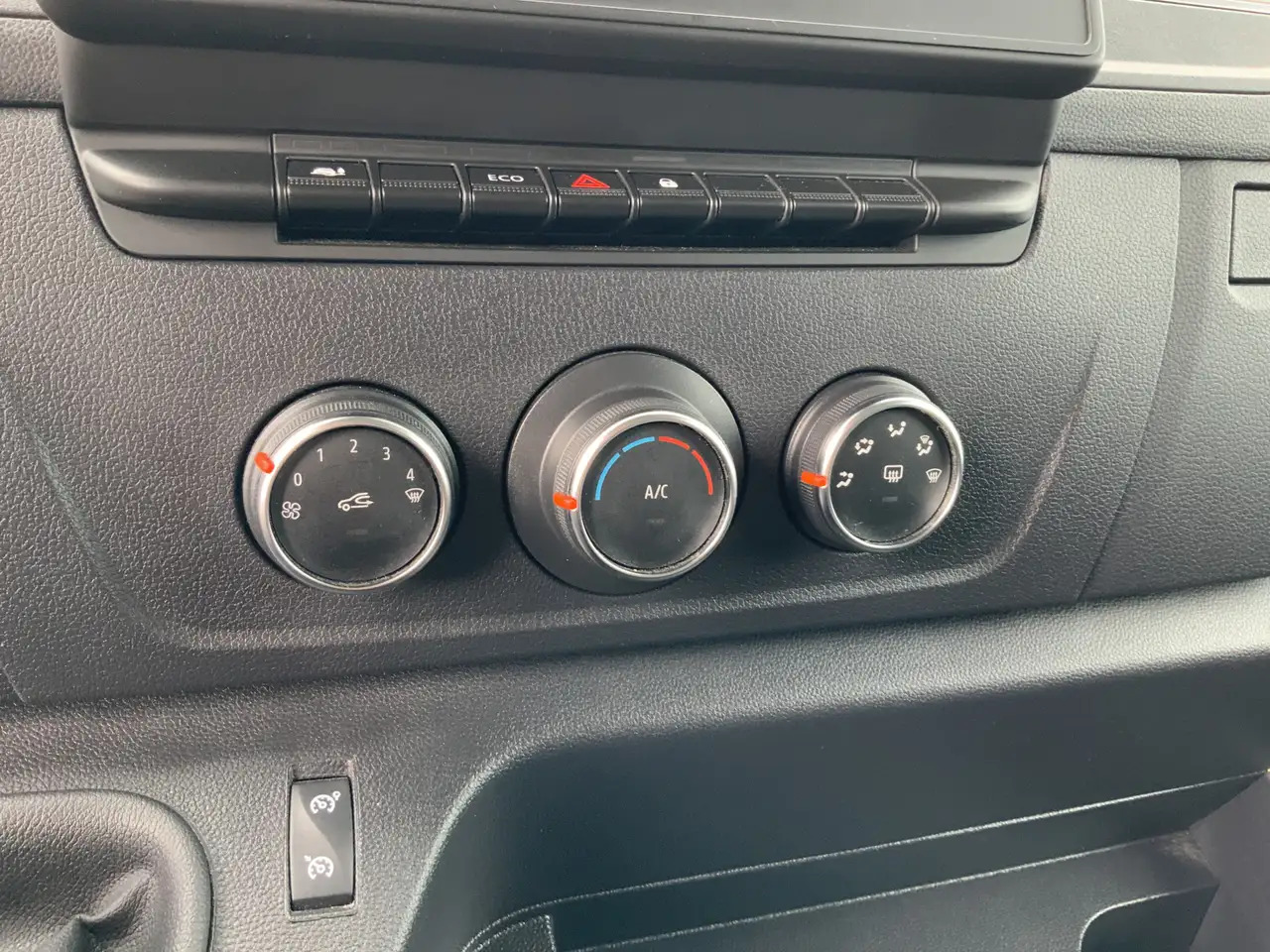 Furgon Nissan Interstar 2.3 dCi L2H2 Acenta Airco Cruise 3 Zits Camera Nav: slika 9 Furgon Nissan Interstar 2.3 dCi L2H2 Acenta Airco Cruise 3 Zits Camera Nav: slika 9