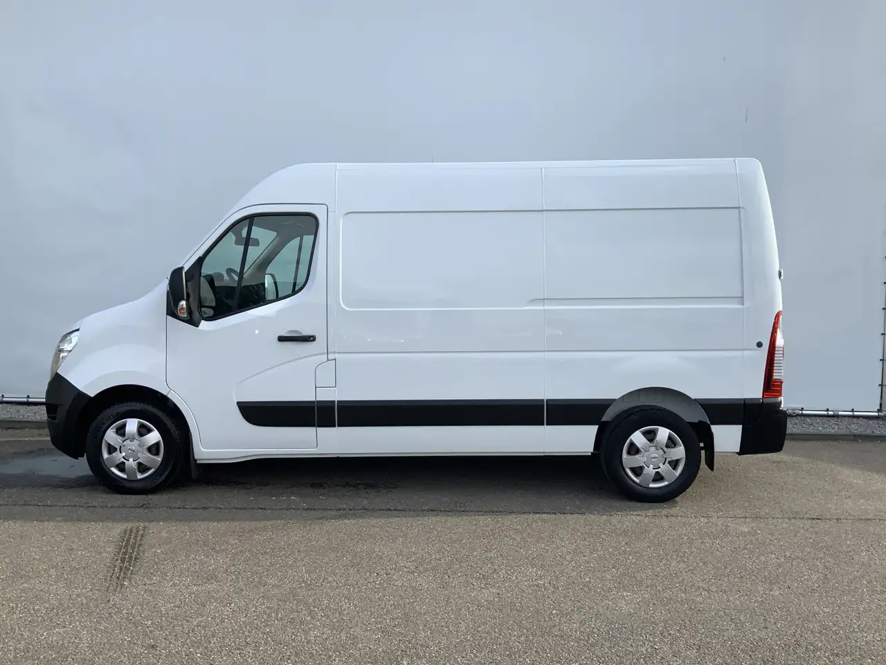 Nissan NV400 2.3 dCi L2H2 Optima L2H2 Airco Cruise Trekhaak 250 - Furgon: slika 3 Nissan NV400 2.3 dCi L2H2 Optima L2H2 Airco Cruise Trekhaak 250 - Furgon: slika 3