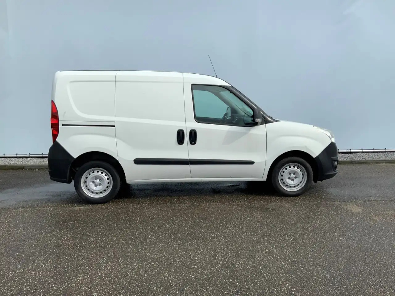 Opel Combo 1.3 CDTi L1H1 ecoFLEX Selection Airco Trekhaak 100 - Mali kombi: slika 3 Opel Combo 1.3 CDTi L1H1 ecoFLEX Selection Airco Trekhaak 100 - Mali kombi: slika 3