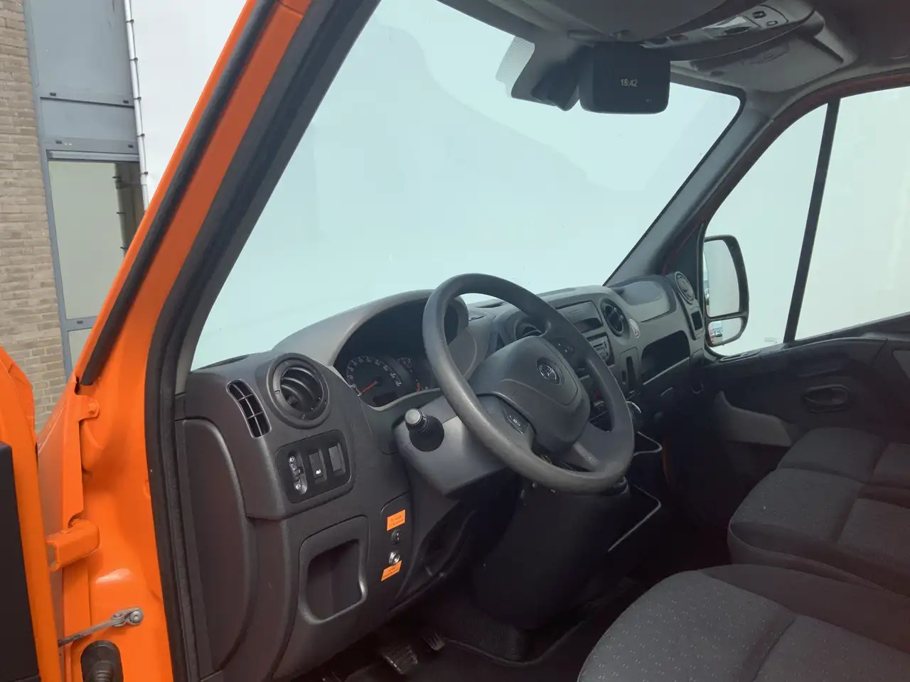 Opel Movano 2.3 CDTI L2H3 Airco Cruise 3 Zits Trekhaak 2500 kg - Furgon: slika 5 Opel Movano 2.3 CDTI L2H3 Airco Cruise 3 Zits Trekhaak 2500 kg - Furgon: slika 5