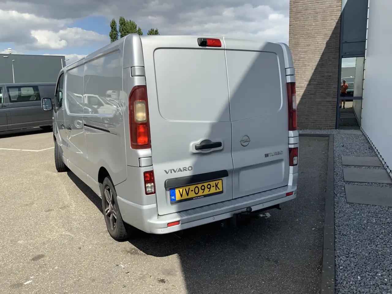 Opel Vivaro 1.6 CDTI L2H1 Sport EcoFlex (MOTOR DEFECT !!!!)Air - Furgon: slika 3 Opel Vivaro 1.6 CDTI L2H1 Sport EcoFlex (MOTOR DEFECT !!!!)Air - Furgon: slika 3