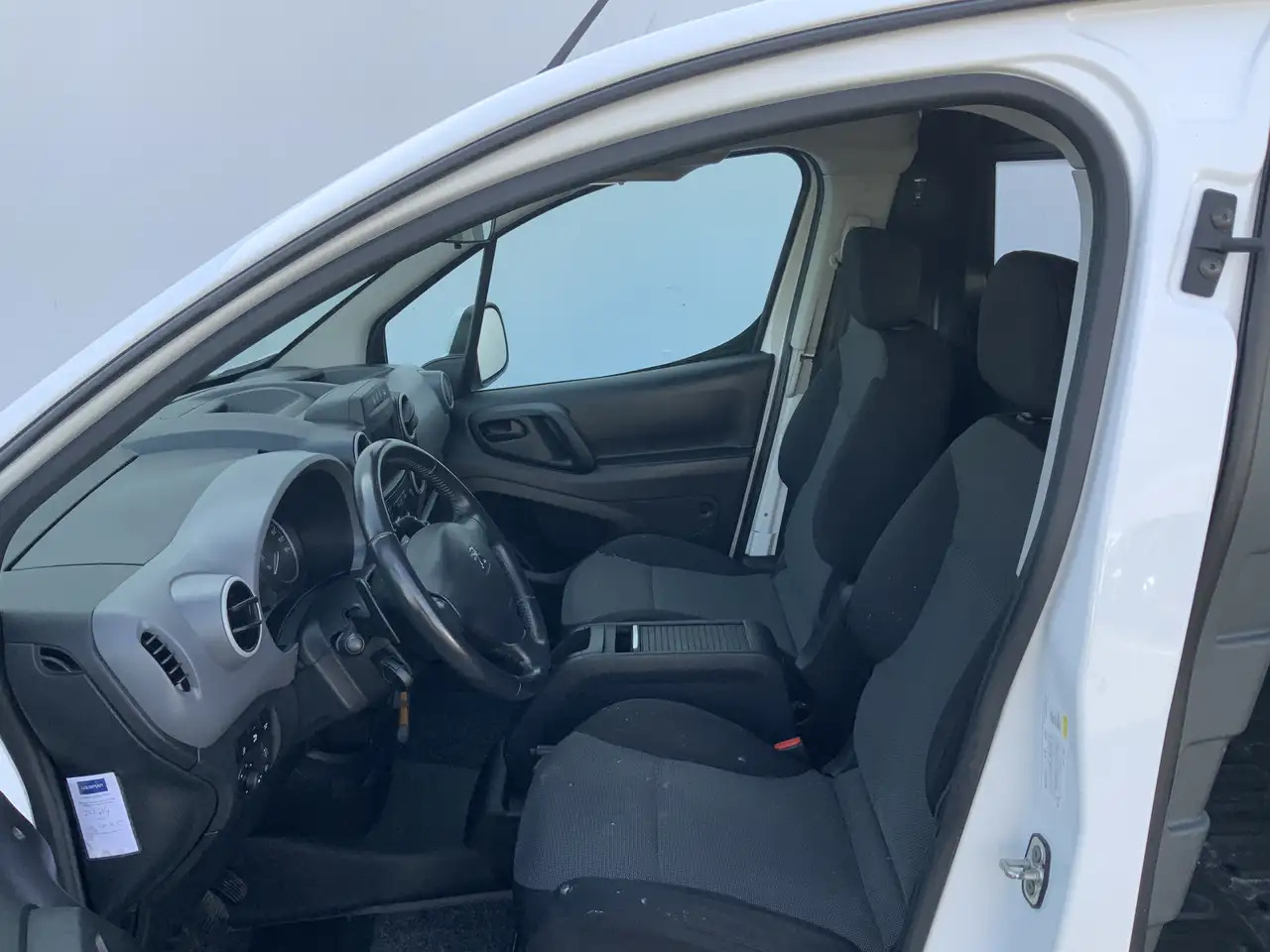Peugeot Partner 122 1.6 BlueHDi Autom.100 L1 Premium S&S EXPORT!! - Mali kombi: slika 5 Peugeot Partner 122 1.6 BlueHDi Autom.100 L1 Premium S&S EXPORT!! - Mali kombi: slika 5