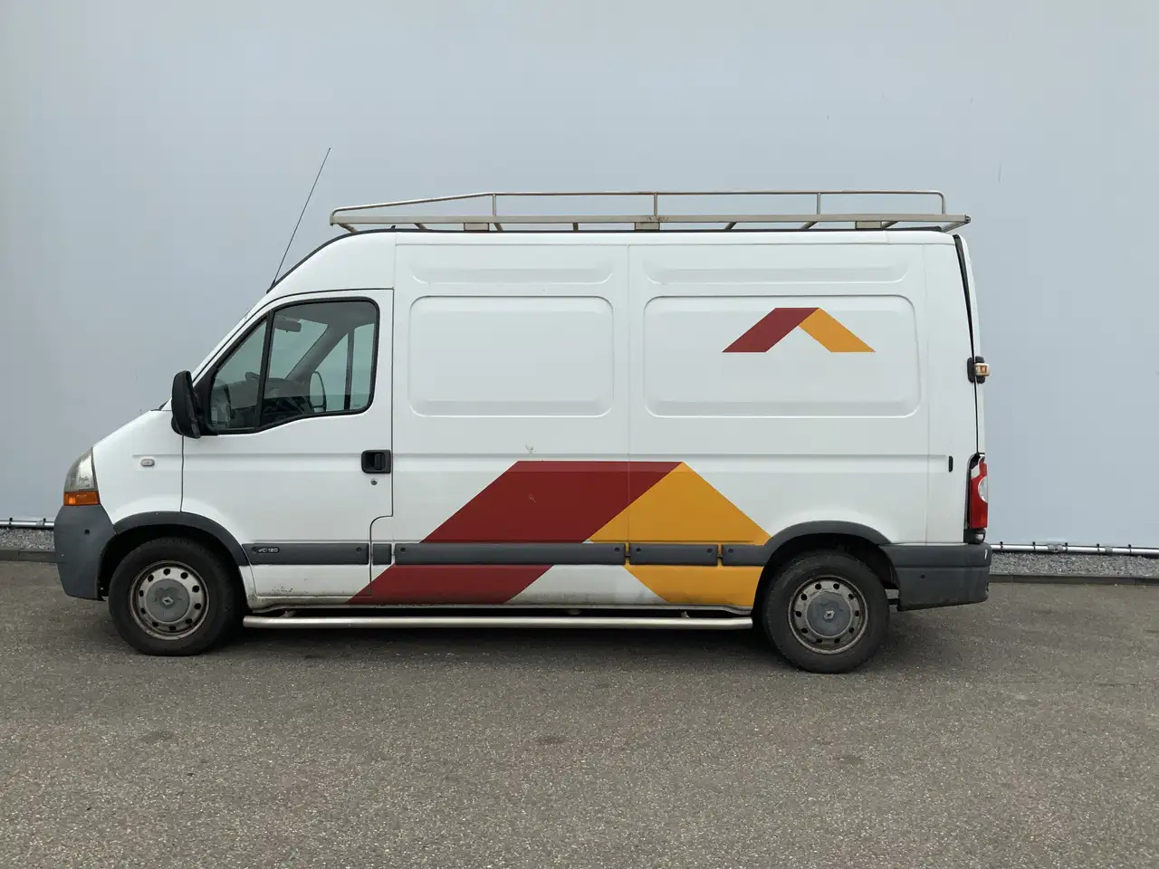 Renault Master T33 2.5 dCi L2H2 Airco 3 Zits Achter Schade Trap I - Furgon: slika 4 Renault Master T33 2.5 dCi L2H2 Airco 3 Zits Achter Schade Trap I - Furgon: slika 4
