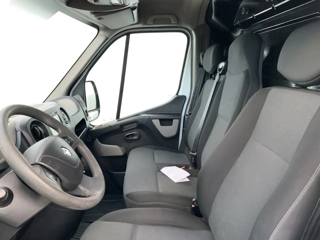 Renault Master T35 2.3 dCi L2H3 Airco Camera Navi Side Bar 3 Zits - Furgon: slika 4 Renault Master T35 2.3 dCi L2H3 Airco Camera Navi Side Bar 3 Zits - Furgon: slika 4