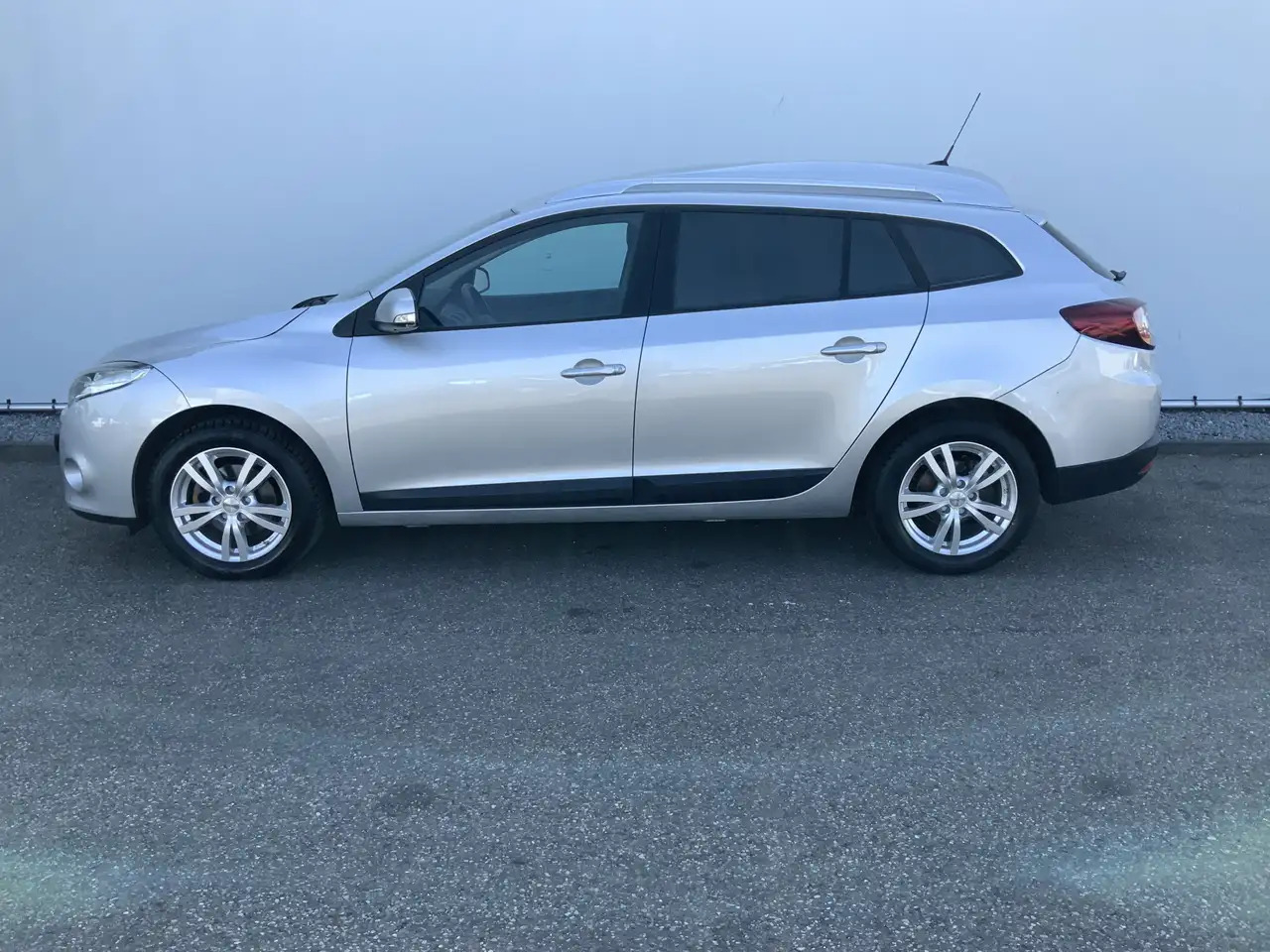 Renault Megane 1.5 dCi Expression Airco Navi Grijs Kenteken Euro - Avtomobil: slika 3 Renault Megane 1.5 dCi Expression Airco Navi Grijs Kenteken Euro - Avtomobil: slika 3