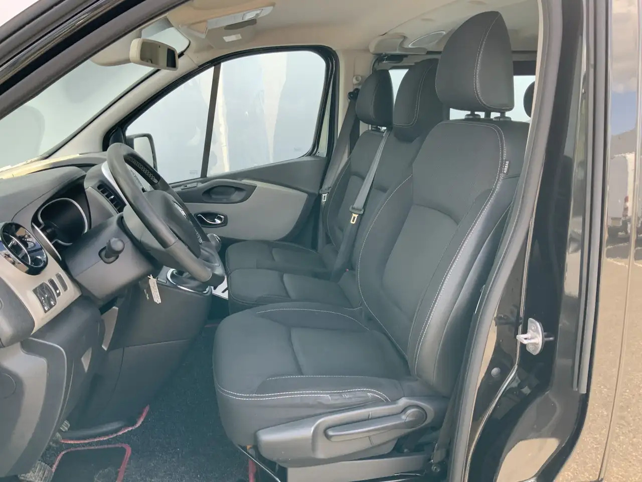 Renault Trafic 1.6 dCi T27 L1H1 Dub Cab Airco Cruise 6 Zits Alu V - Dostavno vozilo z dvojno kabino: slika 4 Renault Trafic 1.6 dCi T27 L1H1 Dub Cab Airco Cruise 6 Zits Alu V - Dostavno vozilo z dvojno kabino: slika 4