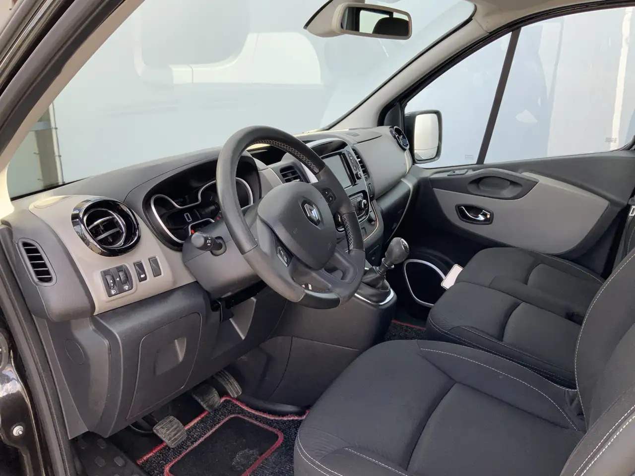 Renault Trafic 1.6 dCi T27 L1H1 Dub Cab Airco Cruise 6 Zits Alu V - Dostavno vozilo z dvojno kabino: slika 5 Renault Trafic 1.6 dCi T27 L1H1 Dub Cab Airco Cruise 6 Zits Alu V - Dostavno vozilo z dvojno kabino: slika 5