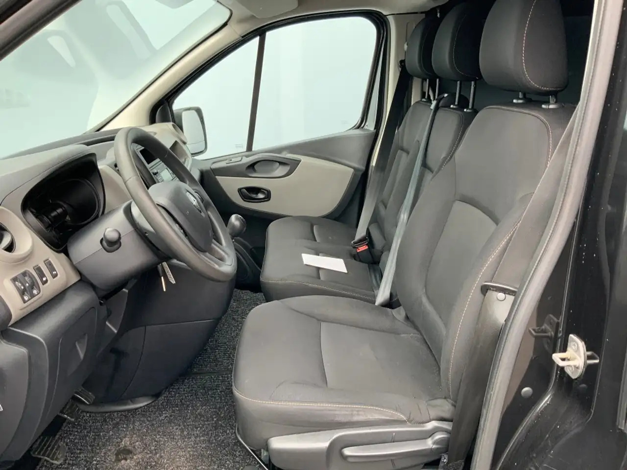Renault Trafic 1.6 dCi T29 L2H2 Comfort Energy Airco Cruise 3 Zit - Furgon: slika 5 Renault Trafic 1.6 dCi T29 L2H2 Comfort Energy Airco Cruise 3 Zit - Furgon: slika 5