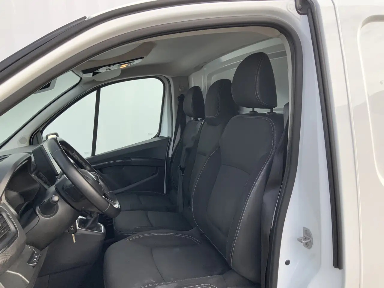 Renault Trafic 2.0 dCi 130 T30 L2H1 Work Edition Airco Cruise Nav - Furgon: slika 4 Renault Trafic 2.0 dCi 130 T30 L2H1 Work Edition Airco Cruise Nav - Furgon: slika 4