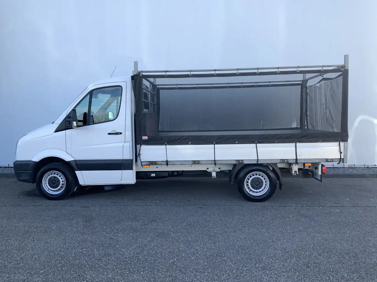Volkswagen Crafter 50 2.0 TDI L2H1Pick Up Airco Cruise Trekhaak 3500 - Dostavno vozilo s kesonom: slika 3 Volkswagen Crafter 50 2.0 TDI L2H1Pick Up Airco Cruise Trekhaak 3500 - Dostavno vozilo s kesonom: slika 3
