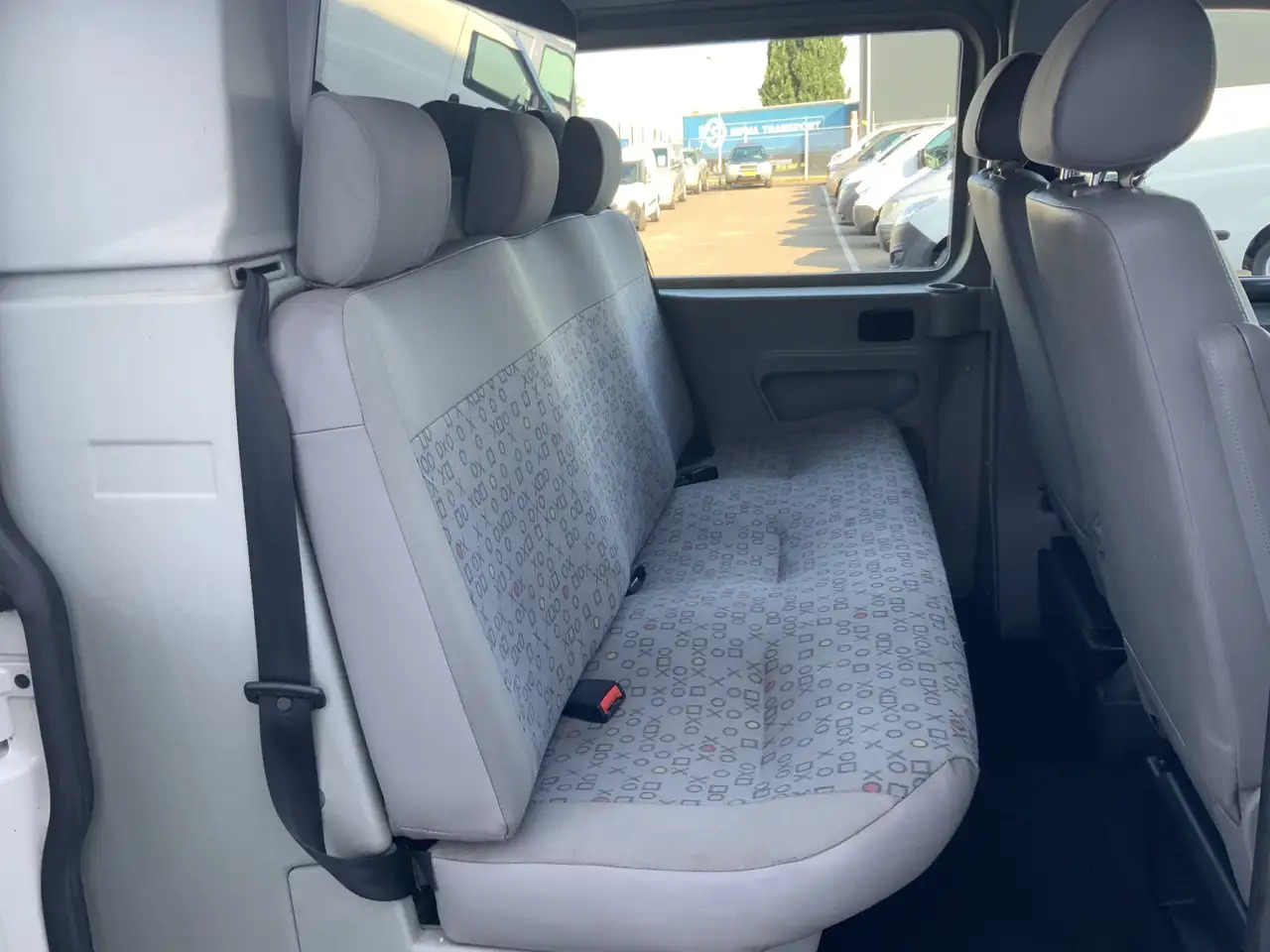 Volkswagen T5 Transporter 2.5 TDI 300 Budgetline Automaat DubCab Airco Trekh - Dostavno vozilo z dvojno kabino: slika 4 Volkswagen T5 Transporter 2.5 TDI 300 Budgetline Automaat DubCab Airco Trekh - Dostavno vozilo z dvojno kabino: slika 4