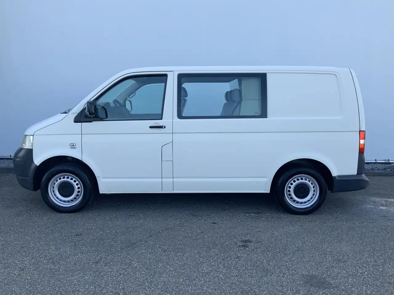 Volkswagen T5 Transporter 2.5 TDI 300 Budgetline Automaat DubCab Airco Trekh - Dostavno vozilo z dvojno kabino: slika 3 Volkswagen T5 Transporter 2.5 TDI 300 Budgetline Automaat DubCab Airco Trekh - Dostavno vozilo z dvojno kabino: slika 3
