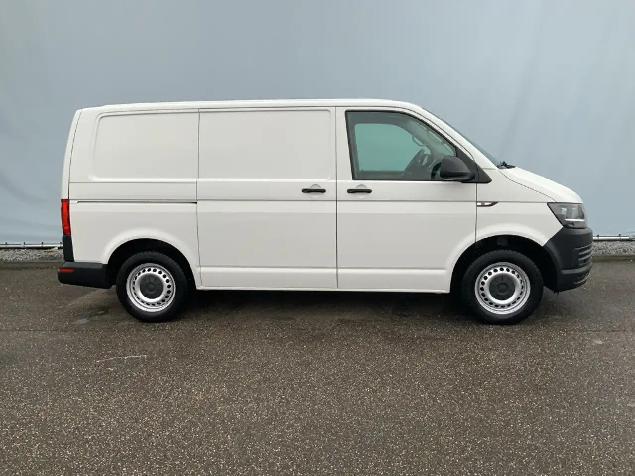 Volkswagen T6 Transporter 2.0 TDI L1H1 Comfortline Airco Navi Trekhaak 2200 - Furgon: slika 4 Volkswagen T6 Transporter 2.0 TDI L1H1 Comfortline Airco Navi Trekhaak 2200 - Furgon: slika 4