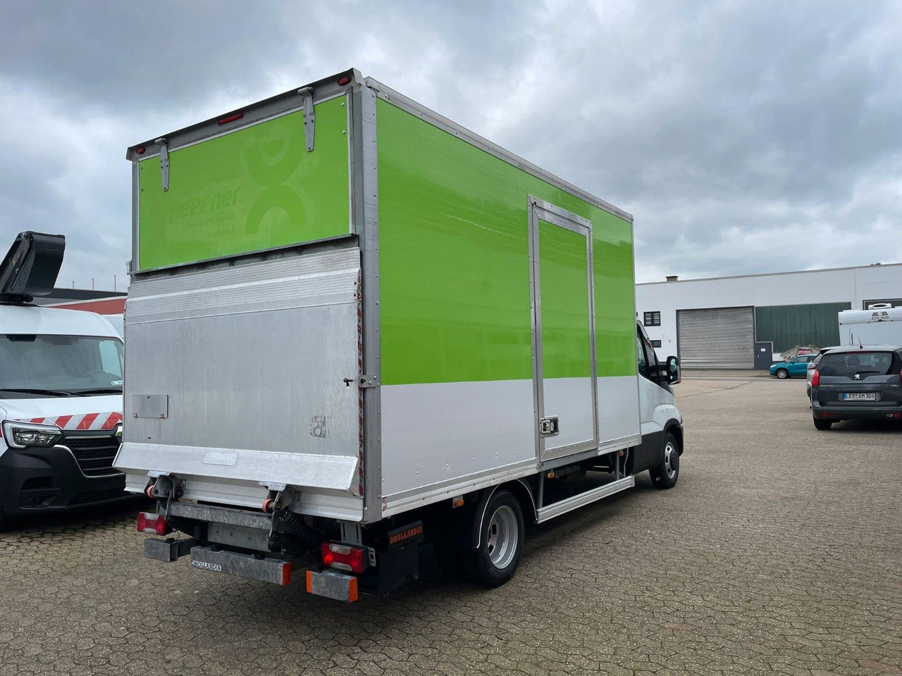 Iveco Daily 35C15 Koffer 4.2m Ladebordwand - Dostavno vozilo z zabojnikom: slika 4 Iveco Daily 35C15 Koffer 4.2m Ladebordwand - Dostavno vozilo z zabojnikom: slika 4