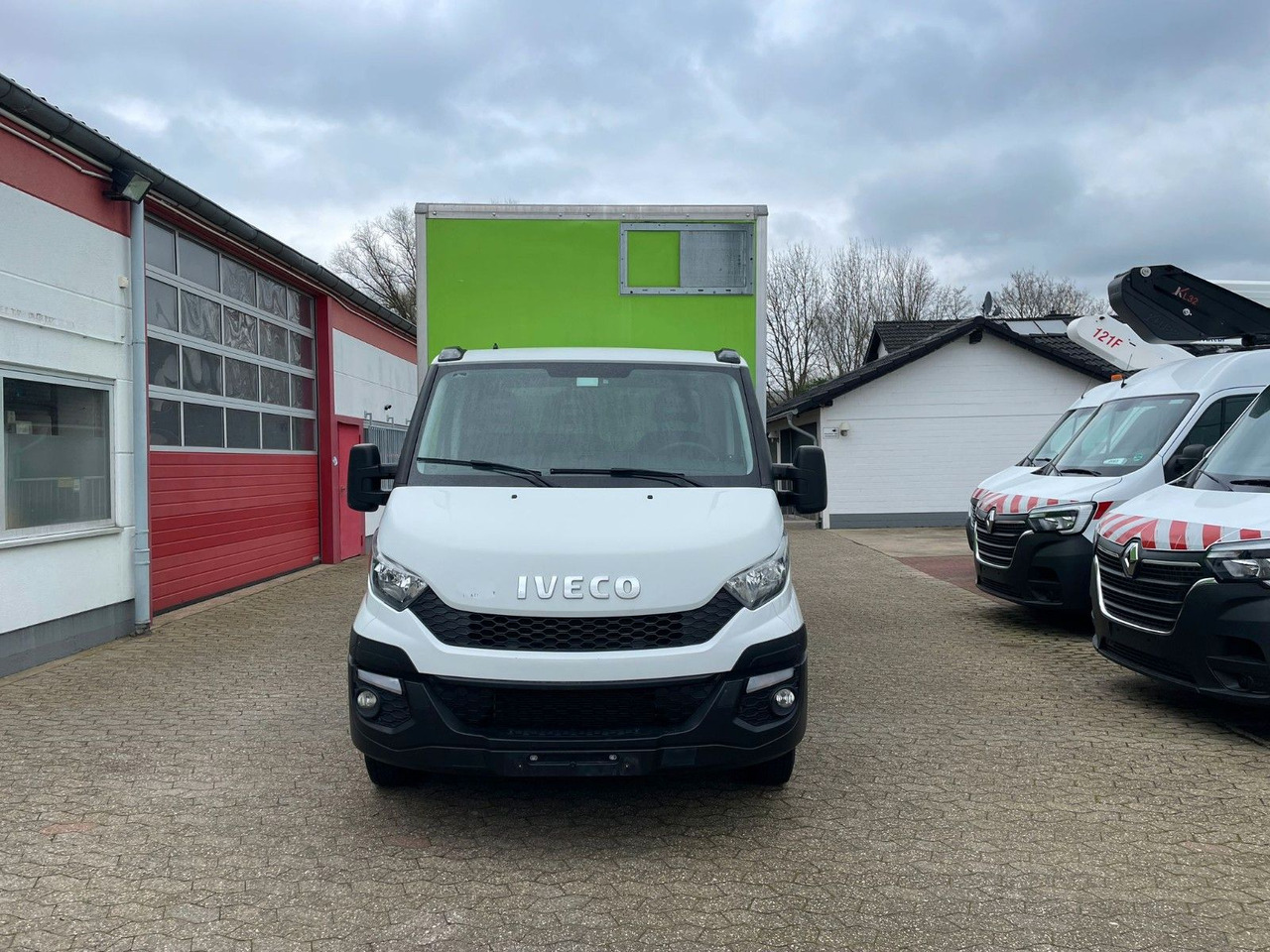 Iveco Daily 35C15 Koffer 4.2m Ladebordwand - Dostavno vozilo z zabojnikom: slika 3 Iveco Daily 35C15 Koffer 4.2m Ladebordwand - Dostavno vozilo z zabojnikom: slika 3
