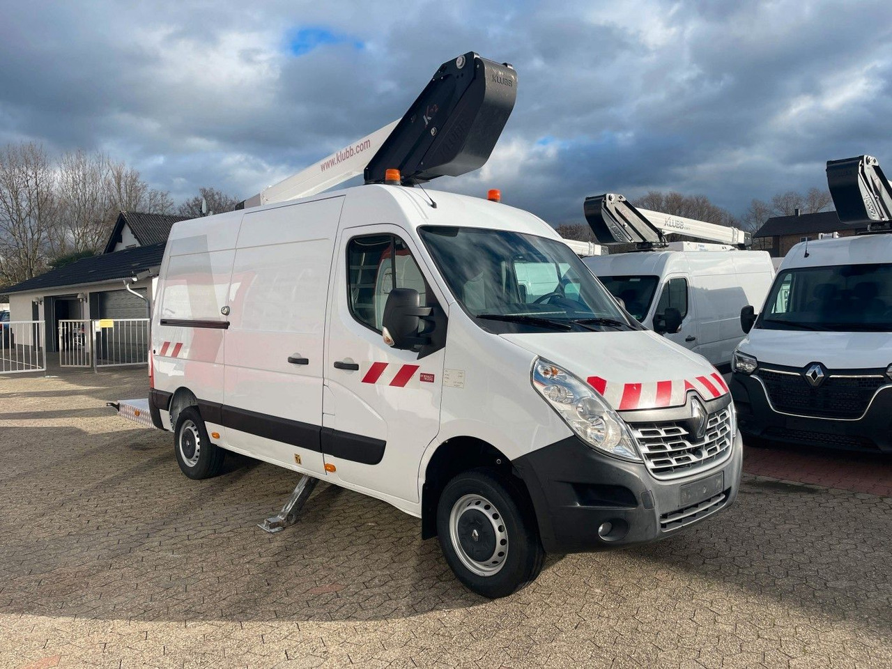 Renault Master Hubarbeitsbühne 2 Personen Korb bis 200kg - Dvižna ploščad montirana na tovornjak: slika 3 Renault Master Hubarbeitsbühne 2 Personen Korb bis 200kg - Dvižna ploščad montirana na tovornjak: slika 3