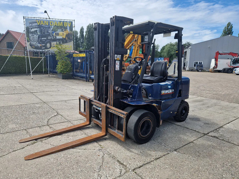 Caterpillar DP25K met breed vorkenbord - Diesel viličar: slika 1 Caterpillar DP25K met breed vorkenbord - Diesel viličar: slika 1