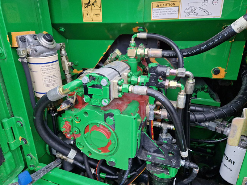 Hyundai Robex 160W-9A met 6-cilinder Cummins motor - Bager na kolesih: slika 4 Hyundai Robex 160W-9A met 6-cilinder Cummins motor - Bager na kolesih: slika 4