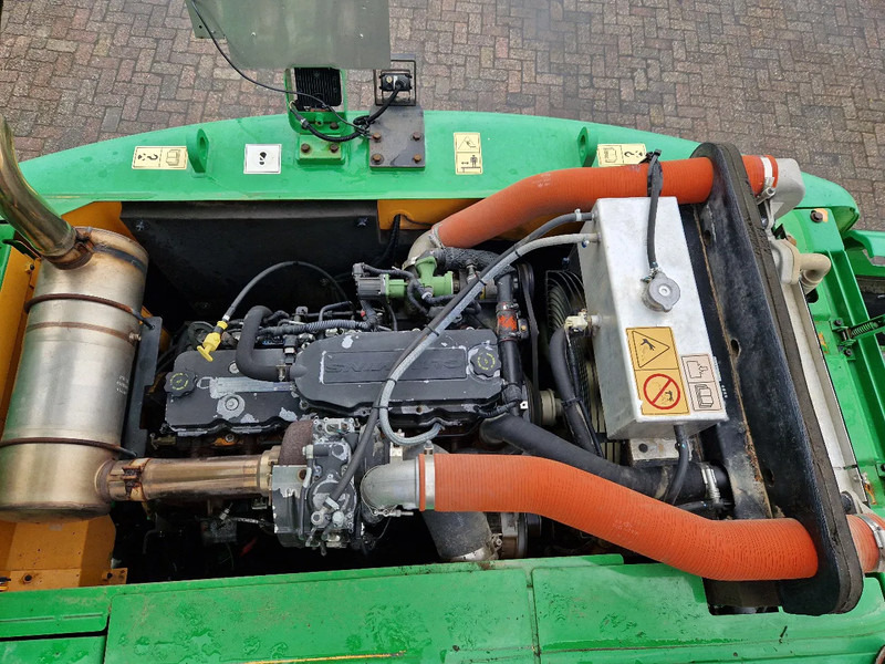 Hyundai Robex 160W-9A met 6-cilinder Cummins motor - Bager na kolesih: slika 5 Hyundai Robex 160W-9A met 6-cilinder Cummins motor - Bager na kolesih: slika 5
