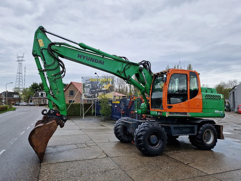 Hyundai Robex 160W-9A met 6-cilinder Cummins motor - Bager na kolesih: slika 2 Hyundai Robex 160W-9A met 6-cilinder Cummins motor - Bager na kolesih: slika 2