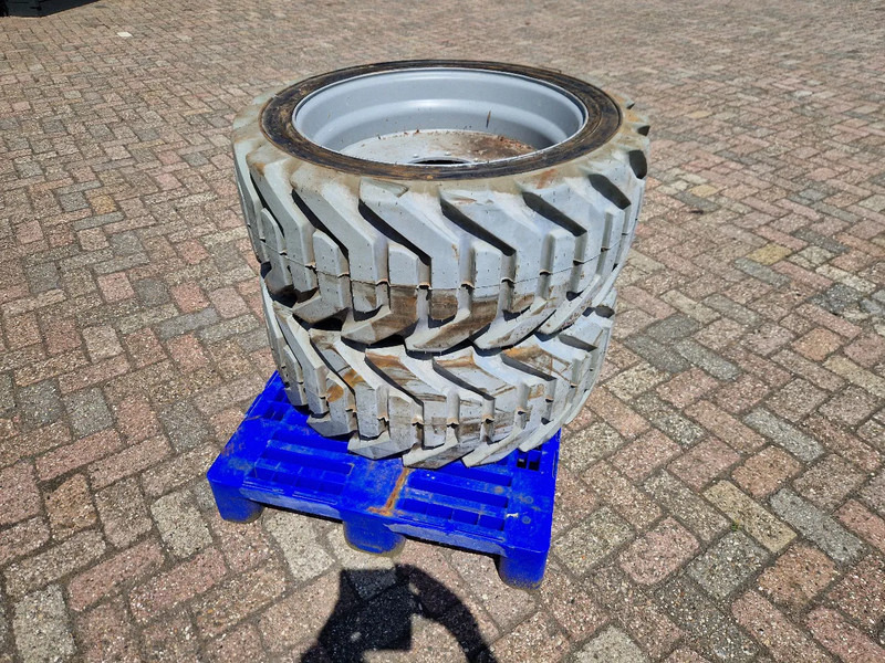 Onbekend 3x nieuwe OUTRIGGER volgeschuimde hoogwerkerband met velg - Guma: slika 1 Onbekend 3x nieuwe OUTRIGGER volgeschuimde hoogwerkerband met velg - Guma: slika 1