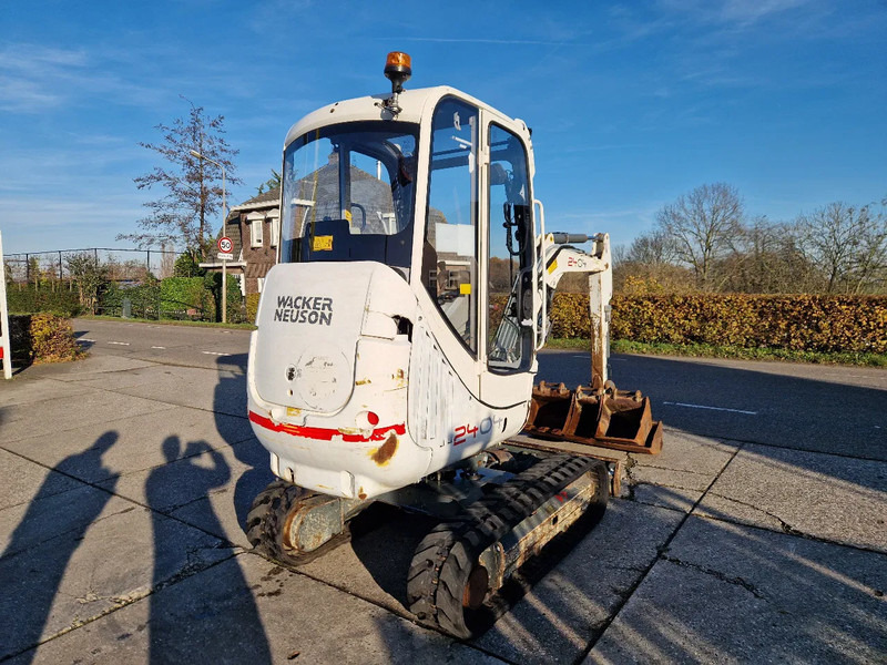 Mini bager WACKER NEUSON 2404RD kan op een (berg)helling draaien: slika 8